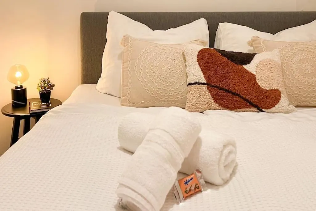 Cozy & Central 2 Bedroom Apartment Vienna Austria