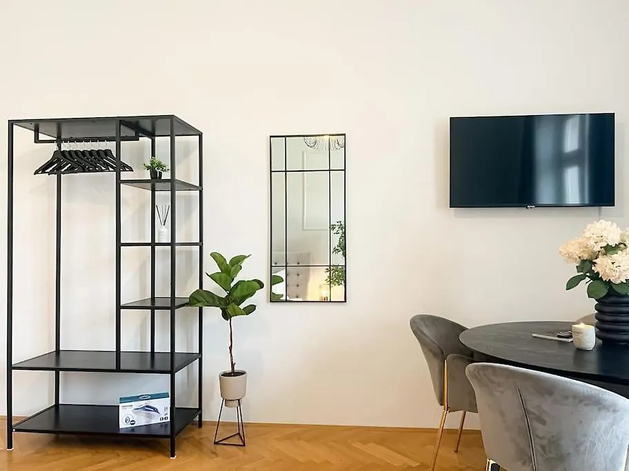 Cozy & Central 2 Bedroom Apartment Vienna 0*,  Austria