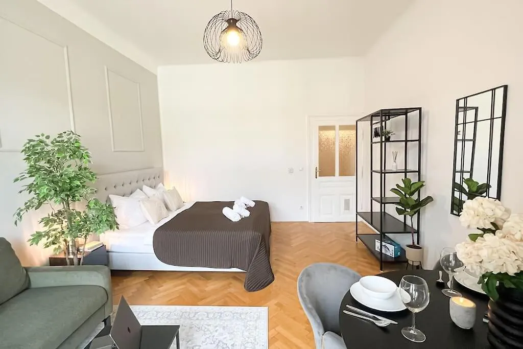 Cozy & Central 2 Bedroom Apartment Vienna Austria