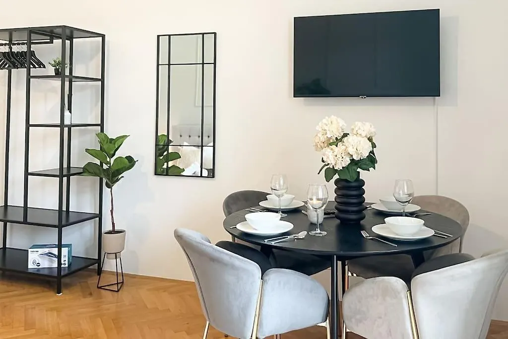 Cozy & Central 2 Bedroom Apartment Vienna