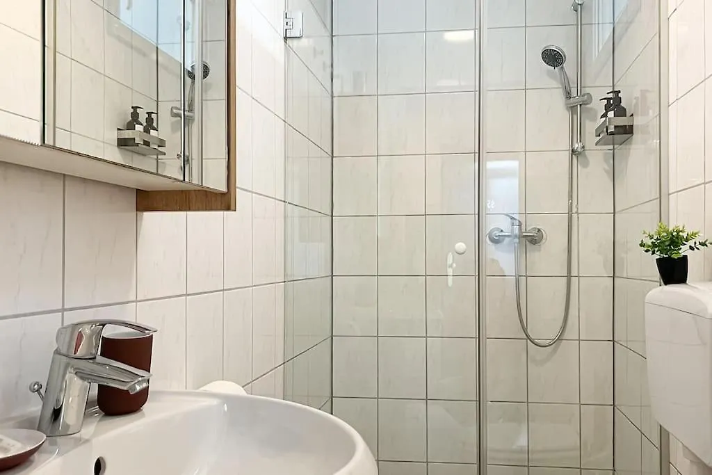Cozy & Central 2 Bedroom Apartment Vienna Austria