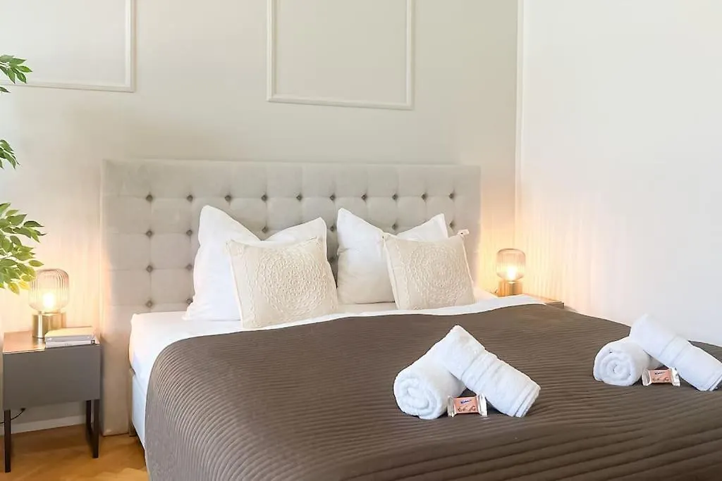Cozy & Central 2 Bedroom Apartment Vienna Austria
